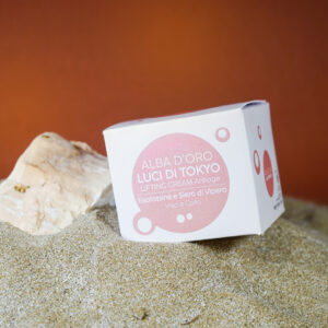 CREMA VISO ANTI AGE, LIFTA, SOLLEVA, LEVIGA, IDRATA, PROTEGGE DAI RADICALI LIBERI, CON TEXTURE MORBIDA AD ALTO ASSORBIMENTO, INDICATA PER PELLI ATONE E DISIDRATATE ATTIVI: ESOTOSSINA H, ESOTOSSINA T, SIERO DI VIPERA, GLICERINA VEGETALE, VIT. E BOTANICHE: ESTRATTO D'UVA, OLIO DI JOJOBA, PROTEINA DEL GRANO, ESTRATTO DI PAPAIA